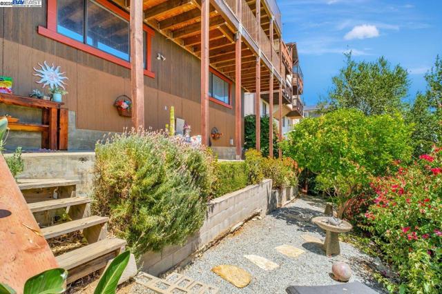 31865 Chicoine Ave, Hayward CA: https://media.crmls.org/mediaz/91037ba8-e5b3-4e48-a7c5-e1cdac80b581.jpg