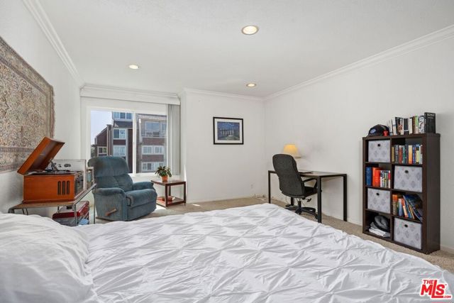 4200 Via Dolce, Marina del Rey CA: https://media.crmls.org/mediaz/9103c30f-a1bf-491c-a629-05a2f836c7a2.jpg