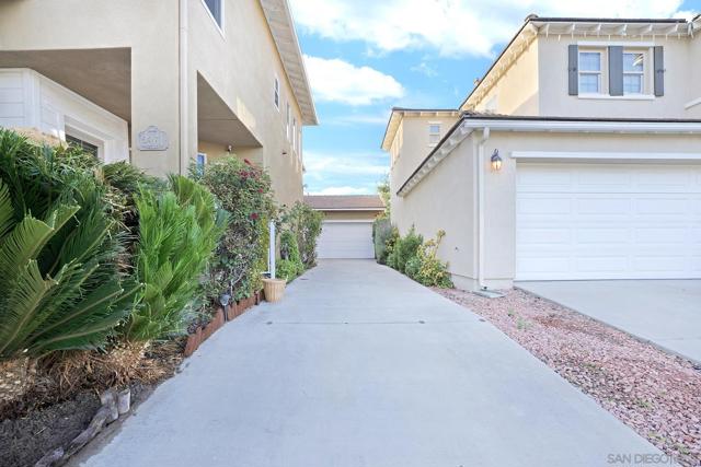 2361 porch swing st, Chula Vista CA: https://media.crmls.org/mediaz/91040e59-9ac3-4117-bbe2-dd339ba855df.jpg