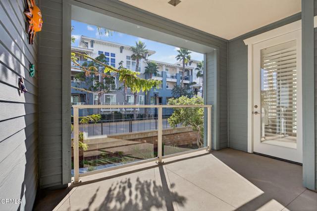 1423 Windshore Way, Oxnard CA: https://media.crmls.org/mediaz/91047cc6-2611-4b5b-86fa-6b5572c44ddd.jpg