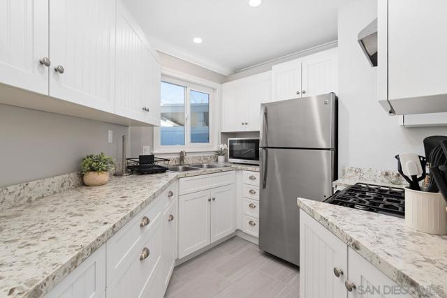 850 856 Olive Avenue, Coronado CA: https://media.crmls.org/mediaz/9104bfb8-5274-4eb0-aba3-8a643b78f50d.jpg