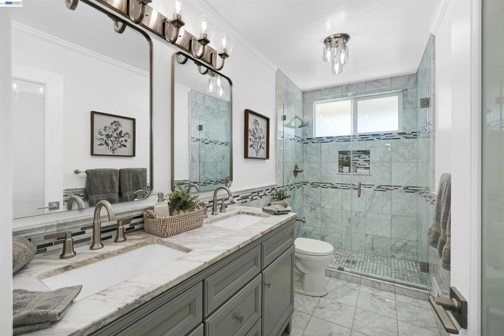 https://media.crmls.org/mediaz/9104c41a-bd0e-4505-b31b-f94146f36eea.jpg?preset=X-Large