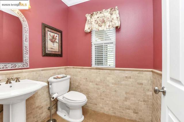 9050 Deer Valley Rd, Brentwood CA: https://media.crmls.org/mediaz/9104ea79-b4bf-4418-84ca-fabe944731a8.jpg