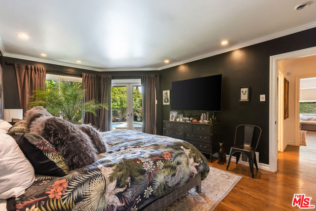 724 N Spaulding Avenue, Los Angeles CA: https://media.crmls.org/mediaz/910507a3-df87-42e7-800c-0eaee3beec6d.jpg