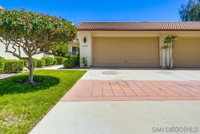 12894 Corte Arauco, San Diego CA: https://media.crmls.org/mediaz/9105b75d-0916-41ee-ab59-693c79c3a25f.jpg