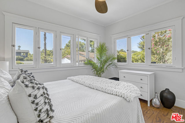 991 Palm Terrace, Pasadena CA: https://media.crmls.org/mediaz/910615ce-f91e-457d-a829-42ecdc09d888.jpg
