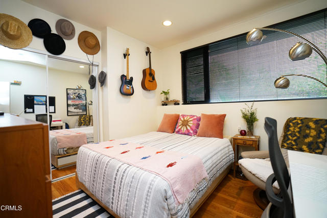 1325 Linda Rosa Avenue, Los Angeles CA: https://media.crmls.org/mediaz/91062f53-4cc1-49a4-b5ad-46bc0329e216.jpg