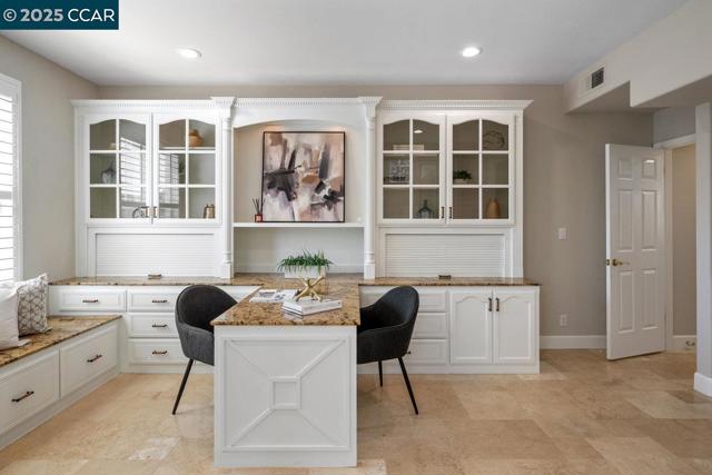 9662 Velvet Leaf Cir, San Ramon CA: https://media.crmls.org/mediaz/91078a03-5b0e-4526-9e3b-1cb8d3b1b2b9.jpg