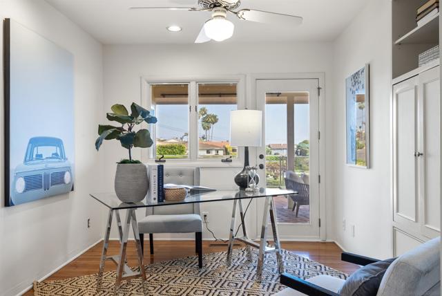 951 Skylark Dr, La Jolla CA: https://media.crmls.org/mediaz/910796cf-09c9-4a75-a4f5-42c4721d60e3.jpg