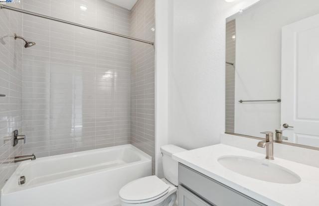 1137 Bradbury Dr, Discovery Bay CA: https://media.crmls.org/mediaz/9107f081-323c-44ac-b336-239bad6d5543.jpg