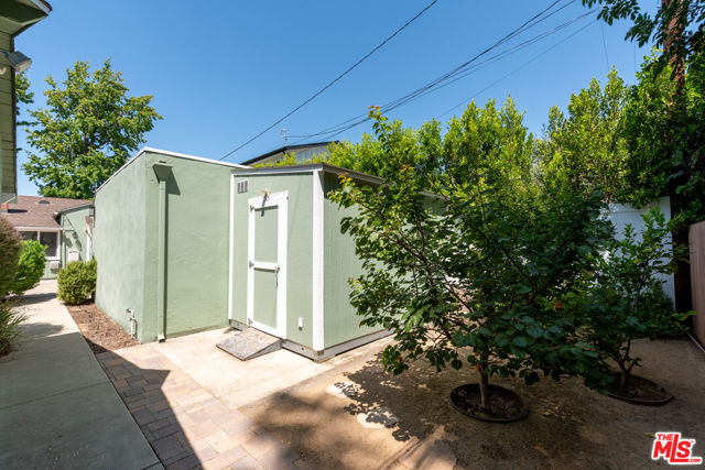 4316 Beeman Avenue, Studio City CA: https://media.crmls.org/mediaz/9108bd36-2f85-432c-937e-a6c1fb817faa.jpg