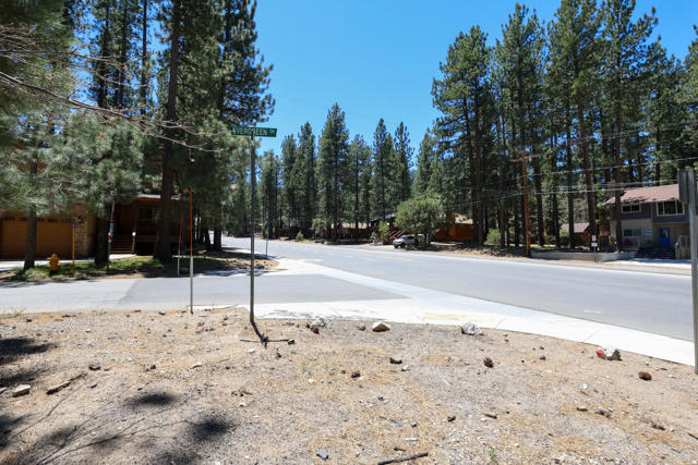 689 Summit Boulevard, Big Bear CA: https://media.crmls.org/mediaz/9108d3f0-9fcf-4338-b3b4-0777bfed2735.jpg