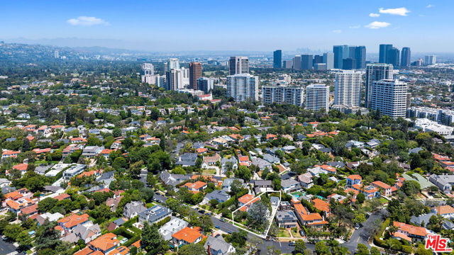 10736 Le Conte Avenue, Los Angeles CA: https://media.crmls.org/mediaz/9108edb4-a482-4764-88f1-909dd778eaef.jpg