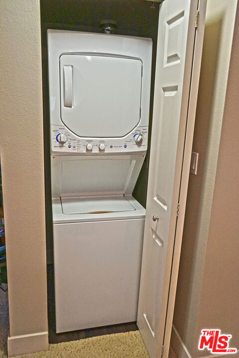 151 E HOLLY Street, Pasadena CA: https://media.crmls.org/mediaz/910a3bb9-46db-41e3-bd1f-210d441674a5.jpg