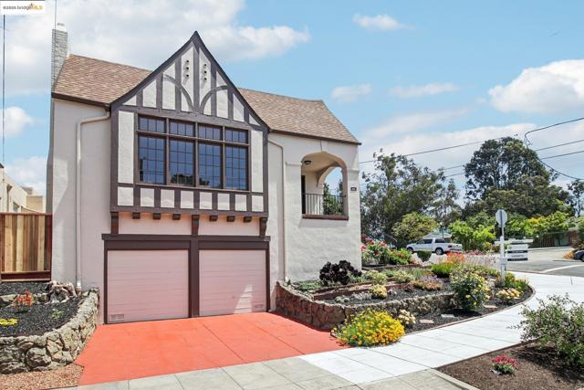 2900 Sheffield Ave, Oakland CA: https://media.crmls.org/mediaz/910ab705-9f64-448b-bd63-023a8c683181.jpg