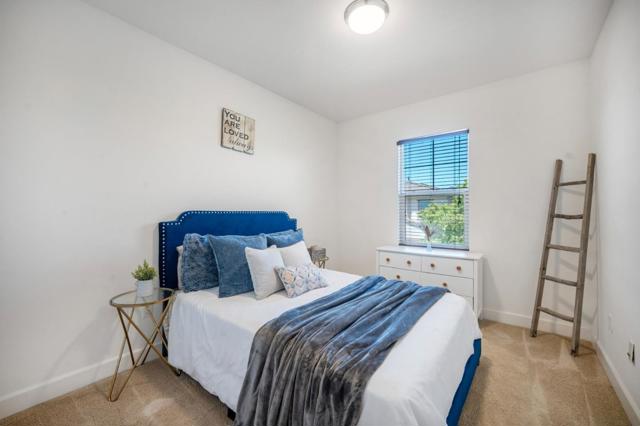 250 Robin Place, Gilroy CA: https://media.crmls.org/mediaz/910bf12c-98d0-435a-9a13-76cbce813425.jpg