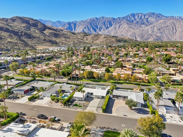 2463 S Broadmoor Drive, Palm Springs CA: https://media.crmls.org/mediaz/910c2ffa-9f8f-4a2b-9652-10e5e49e1313.jpg