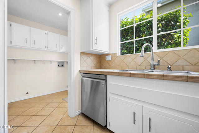 Detail Gallery Image 14 of 32 For 17149 Bullock St, Los Angeles,  CA 91316 - 3 Beds | 2 Baths