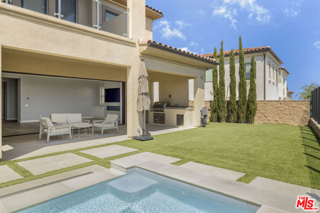 20326 W Liverpool Way, Porter Ranch CA: https://media.crmls.org/mediaz/910d0cca-1561-4124-8106-2f55b7233d7d.jpg