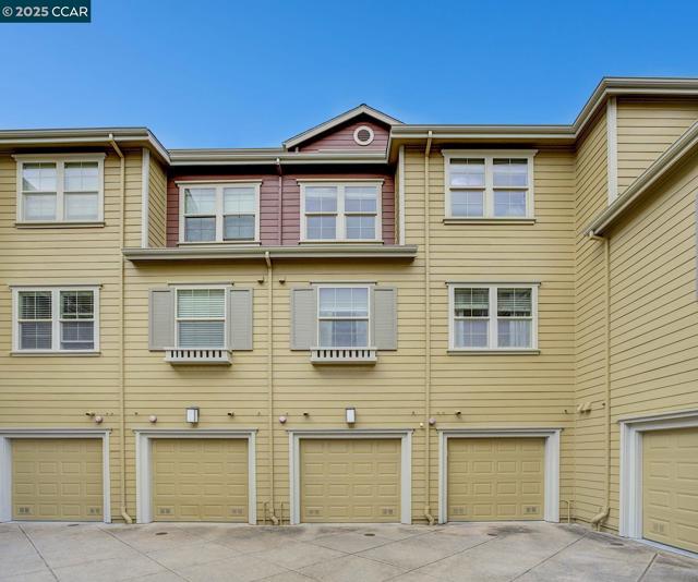 6130 Old Quarry Loop, Oakland CA: https://media.crmls.org/mediaz/910d4116-6e32-4add-bd12-ecc54e3c3c1f.jpg