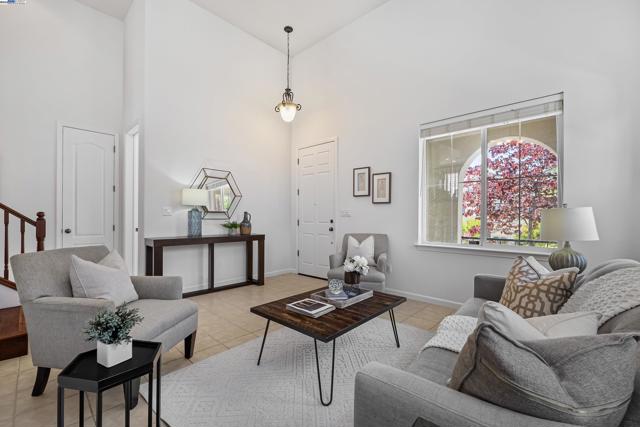 6268 Byron Ln, San Ramon CA: https://media.crmls.org/mediaz/910dbafb-5acd-4e23-903b-1630316ed589.jpg