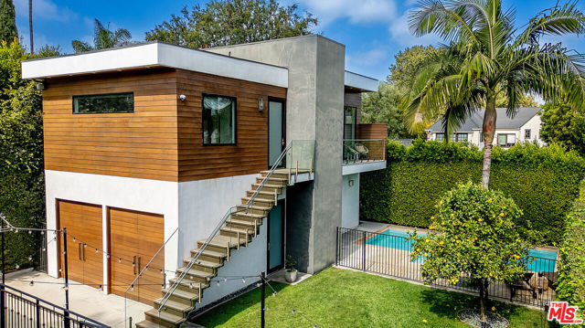 338 S Highland Avenue, Los Angeles CA: https://media.crmls.org/mediaz/910de911-ec96-4298-9379-e4ca68628ac7.jpg