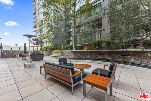 1100 S Hope Street, Los Angeles CA: https://media.crmls.org/mediaz/910dfb91-a1fc-4fac-81aa-e16a7ffbd311.jpg