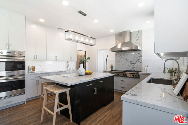 336 N Orange Drive, Los Angeles CA: https://media.crmls.org/mediaz/910e8154-e57e-4afb-95b1-049c4cb2dd99.jpg