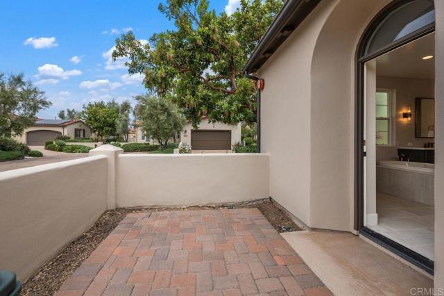 8126 Santaluz Village Green North, San Diego CA: https://media.crmls.org/mediaz/910e9230-2f86-45c2-986a-9d950f978fae.jpg