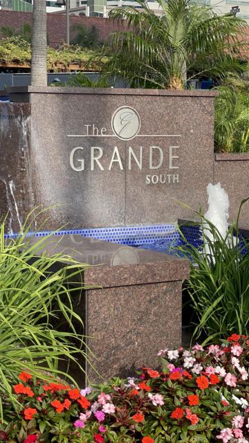 1199 Pacific Hwy, San Diego CA: https://media.crmls.org/mediaz/910f5ede-94a2-4305-80b2-67f9d98ac3c2.jpg