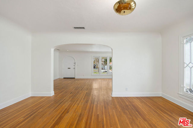 614 S Orange Drive, Los Angeles CA: https://media.crmls.org/mediaz/9110278d-d013-4d6b-86f5-ae0ad16d87ca.jpg