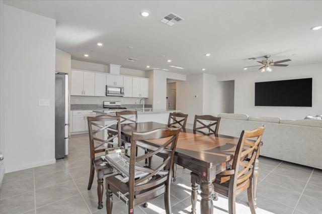 2051 Rosewood Drive, Hollister CA: https://media.crmls.org/mediaz/91103054-6549-431e-a068-08d2407d294a.jpg