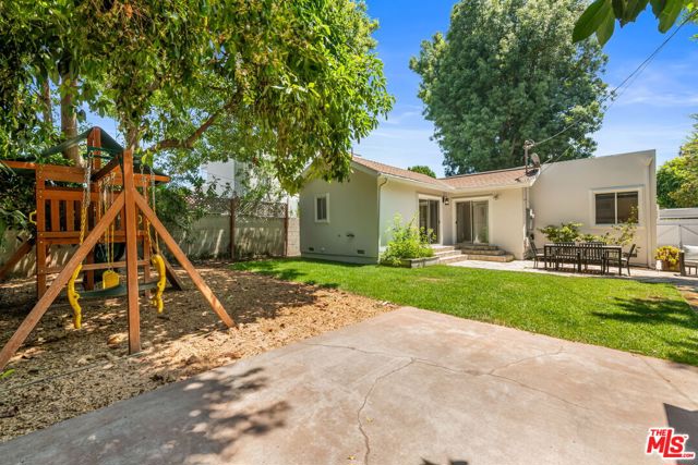 4313 Wilkinson Avenue, Studio City CA: https://media.crmls.org/mediaz/91104f73-3800-4424-b5b0-48aab64af3ea.jpg