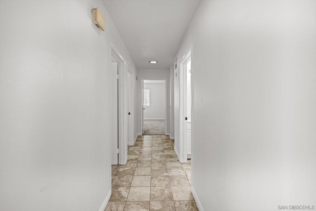 https://media.crmls.org/mediaz/9110670d-2d95-48ce-95a2-d91aef15d98f.jpg?preset=X-Large