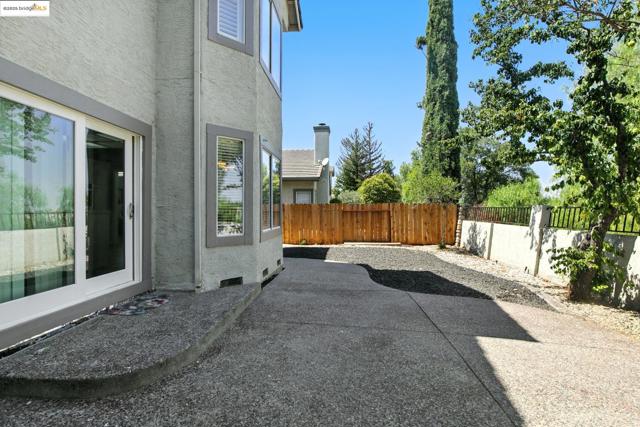 2201 Mark Twain Drive, Antioch CA: https://media.crmls.org/mediaz/9110805a-6a04-4fb6-8258-26376e5f1745.jpg