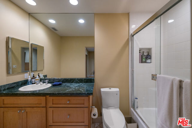 4115 Roma Court, Marina del Rey CA: https://media.crmls.org/mediaz/91108652-609c-406c-bf9c-0d9d850ae02a.jpg