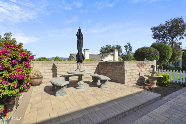 744 Calle Las Colinas, Newbury Park CA: https://media.crmls.org/mediaz/9110acb1-f7f8-4e1e-b67d-060971ec3217.jpg