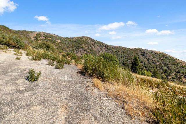 35005 Loma Chiquita Road, Los Gatos CA: https://media.crmls.org/mediaz/9110def4-0729-4e0b-a634-89729160b48e.jpg