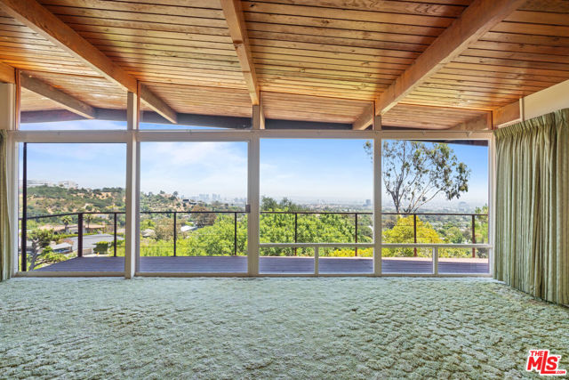 924 Stonehill Lane, Los Angeles, CA 90049