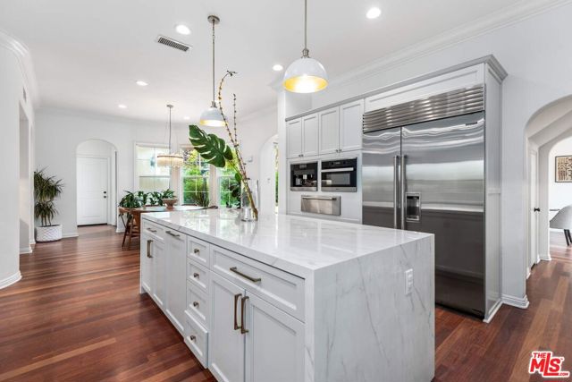 4110 Prado De Los Zorros, Calabasas CA: https://media.crmls.org/mediaz/9110fda7-96db-4c9a-a907-ef7c02b3df6e.jpg