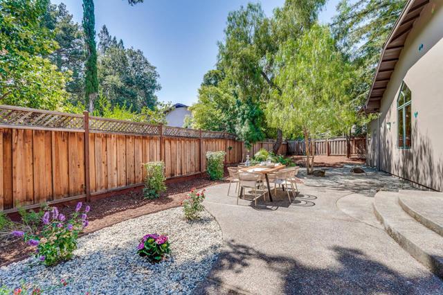 1625 Hazelaar Way, Los Altos CA: https://media.crmls.org/mediaz/91113fde-0c56-411e-8a57-857e890ddafc.jpg