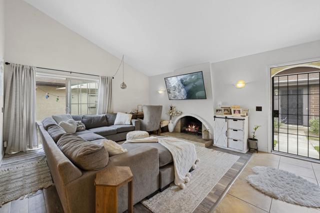 Detail Gallery Image 2 of 21 For 3470 Peach Tree Way, Oceanside,  CA 92058 - 3 Beds | 2 Baths