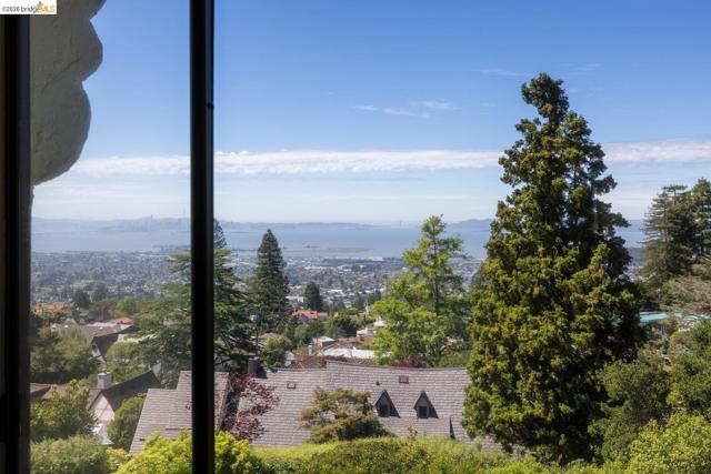 636 Euclid Ave, Berkeley CA: https://media.crmls.org/mediaz/9111c36a-7d3b-4412-b45d-9a4d86e081af.jpg