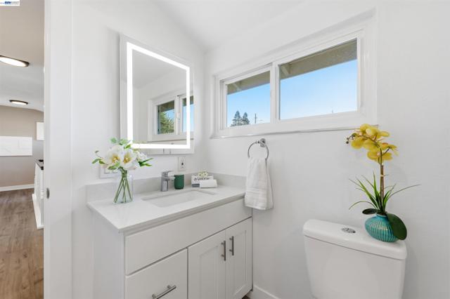 11593 Ladera Ct, Dublin CA: https://media.crmls.org/mediaz/9111da83-9f97-4663-9210-5c938de8571d.jpg