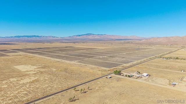 0 TBD, Rosamond CA: https://media.crmls.org/mediaz/91123744-5115-4970-96f6-4324476ebcf2.jpg