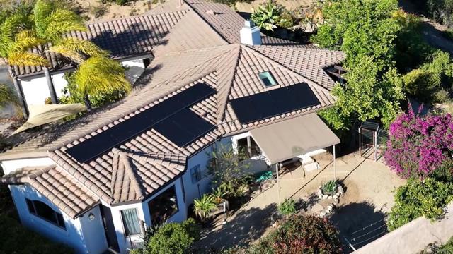 1707 Santa Margarita Drive, Fallbrook CA: https://media.crmls.org/mediaz/91123809-0944-4693-bc21-ecdc6a8bf30d.jpg