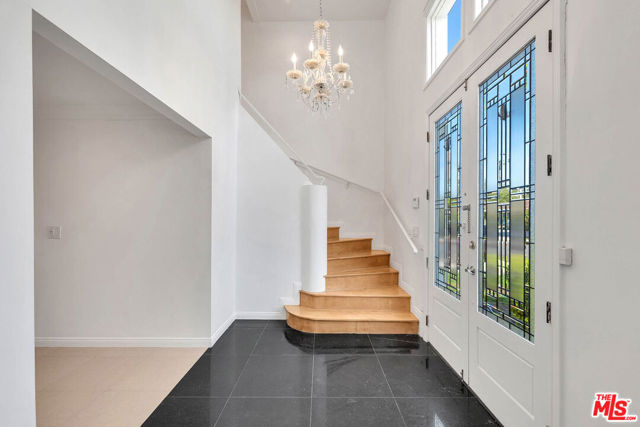 5890 Fairhaven Avenue, Woodland Hills CA: https://media.crmls.org/mediaz/911253eb-7e69-4f9b-81ff-b65d11cb4682.jpg