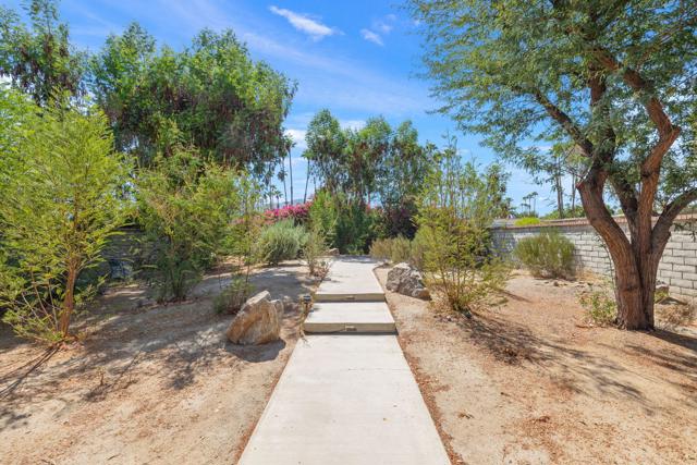 72056 Palm Haven Drive, Rancho Mirage CA: https://media.crmls.org/mediaz/9112679f-7562-4dea-b57d-ee67a6630d14.jpg