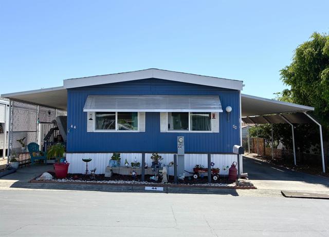 1010 E Bobier Drive, Vista CA: https://media.crmls.org/mediaz/9112c60d-7158-4ca7-a01c-516a9e848f96.jpg