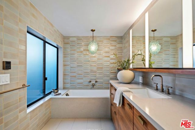 1933 Redcliff Street, Los Angeles CA: https://media.crmls.org/mediaz/9112cf63-56bd-4cf7-abc3-453d0188af1b.jpg